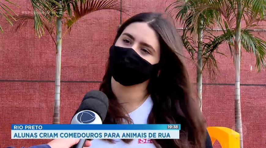 Alunas criam comedouros para animais de Rua em Rio Preto