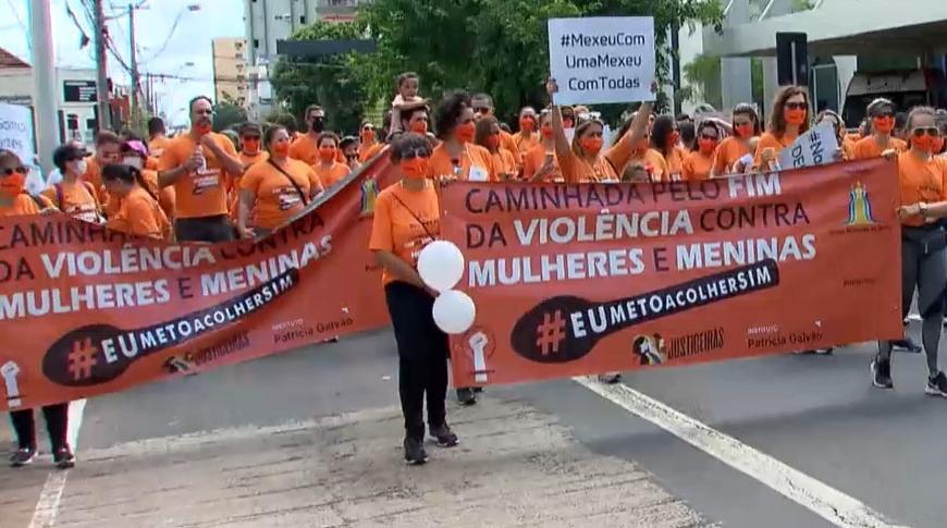 Caminhada em Rio Preto pelo fim da violência contra mulheres e meninas