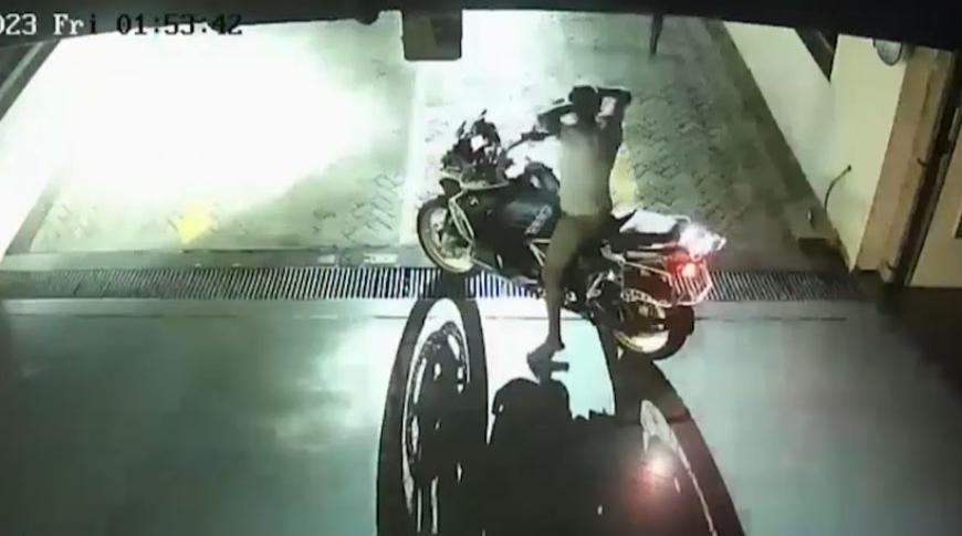 Homem é preso furtando moto em de Rio Preto