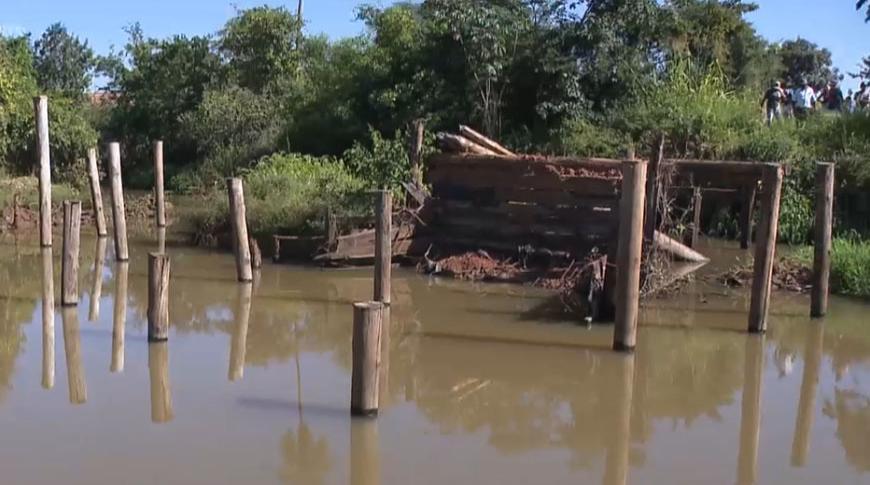 Moradores reclamam de ponte desativada em José Bonifácio
