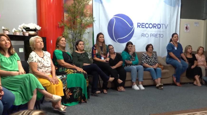 Mães de funcionários da Record TV recebem homenagem
