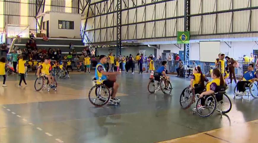 Festival Paralímpico reúne atletas e pessoas sem deficiência