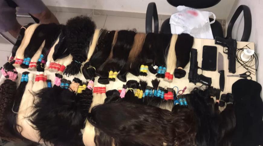 Mulher tenta roubar cabelos de R$ 100 mil em Rio Preto