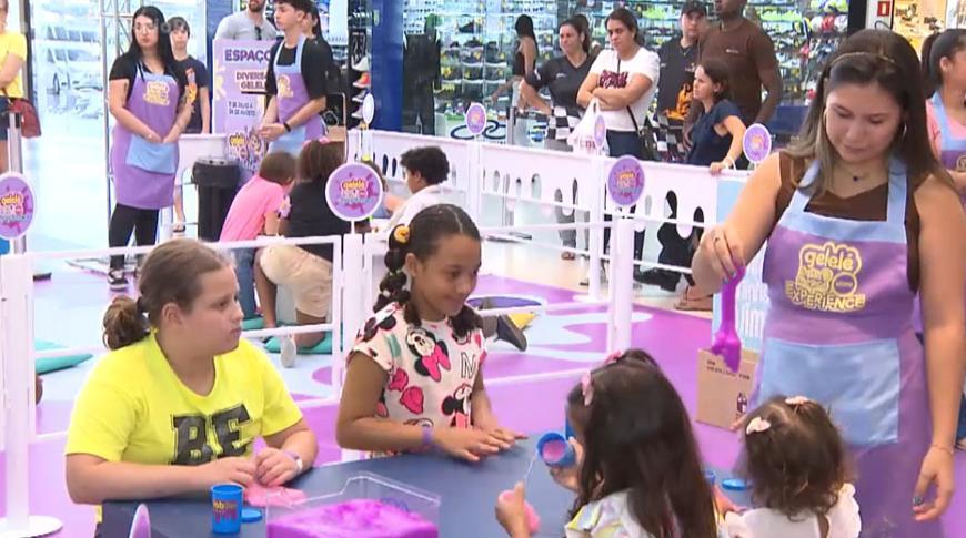 Crianças se divertem em  shopping de Rio Preto durante as férias