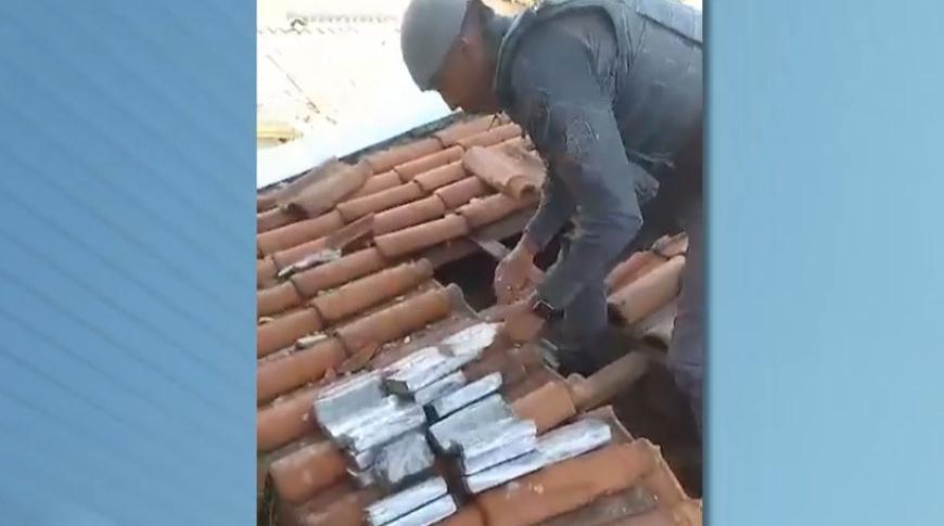 Polícia Militar de Rio Preto apreende drogas em telhado de casa na região norte
