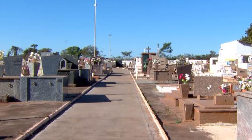 Polícia investiga furtos em 300 túmulos em cemitério de Nova Aliança