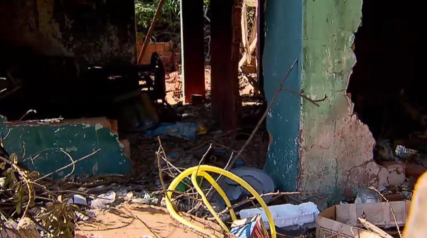Casa abandonada preocupa moradores do Solo Sagrado, em Rio Preto