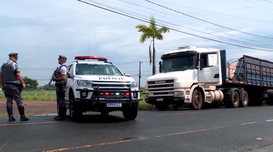 Polícia Militar Rodoviária apreende carreta com grande quantidade de drogas
