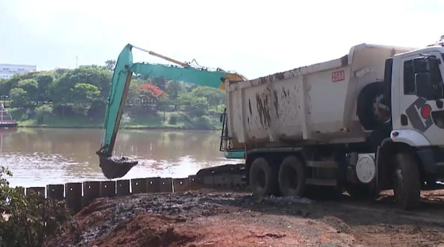 Desassoreamento da represa municipal de Rio Preto