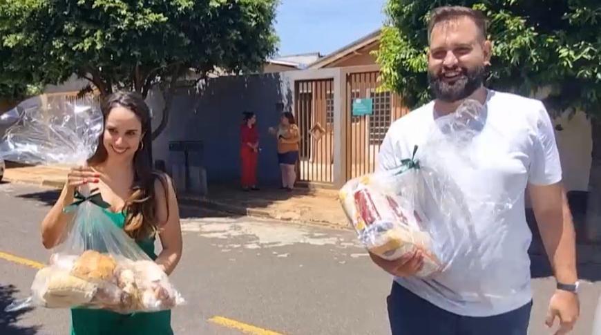 Grupo de voluntários de Rio Preto doa cestas básicas