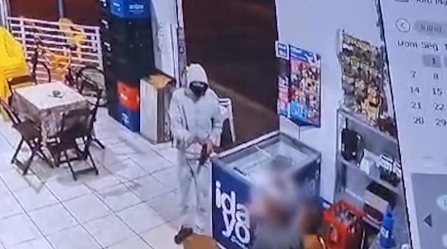 Bandido armado assalta bar em Guararapes