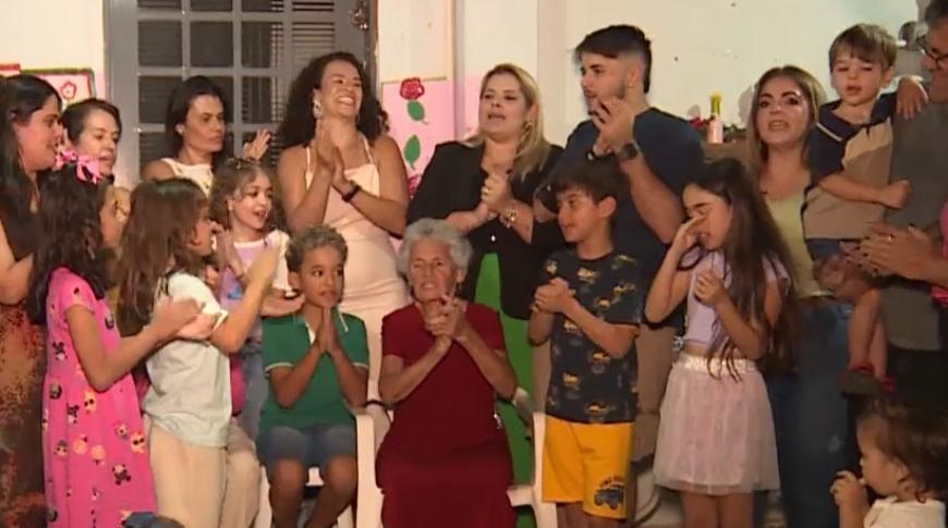 Dia dos Avós: família se reúne para celebrar a vida e a história da vó Dete