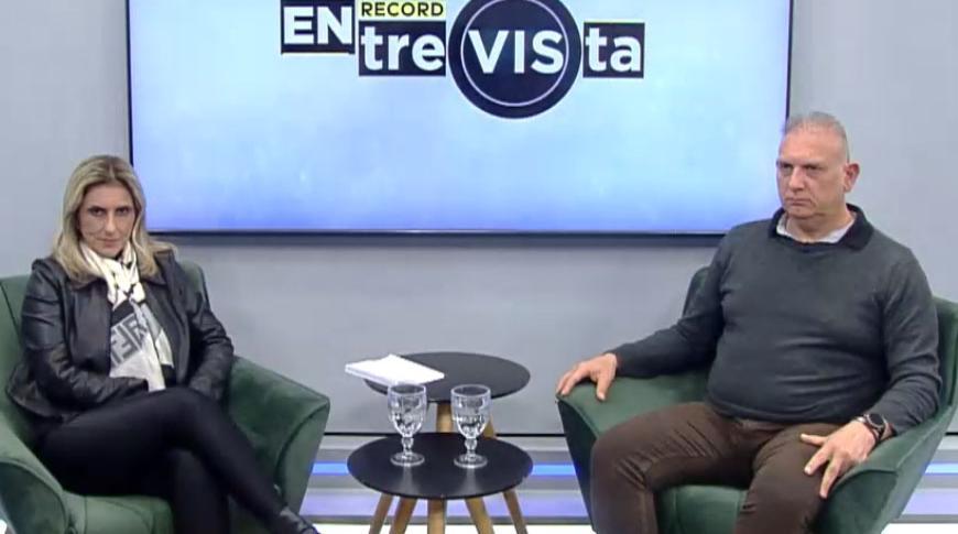 Record Entrevista com Marcus Vinícius Gabriel, que é psicólogo e professor universitário