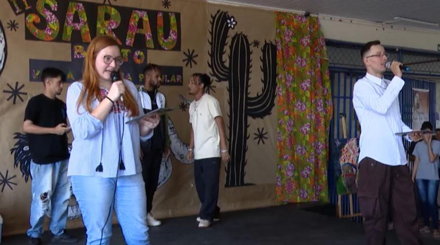 Escola realiza sarau para levar cultura