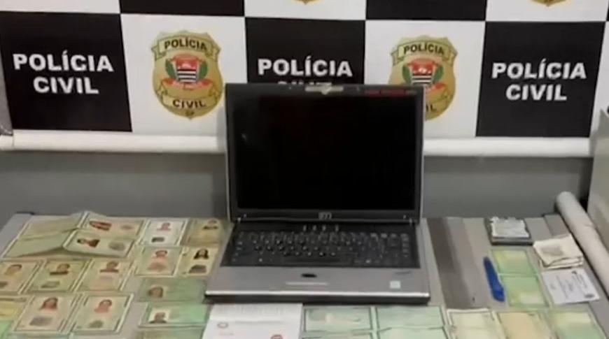 Homem é preso por falsificação de documentos