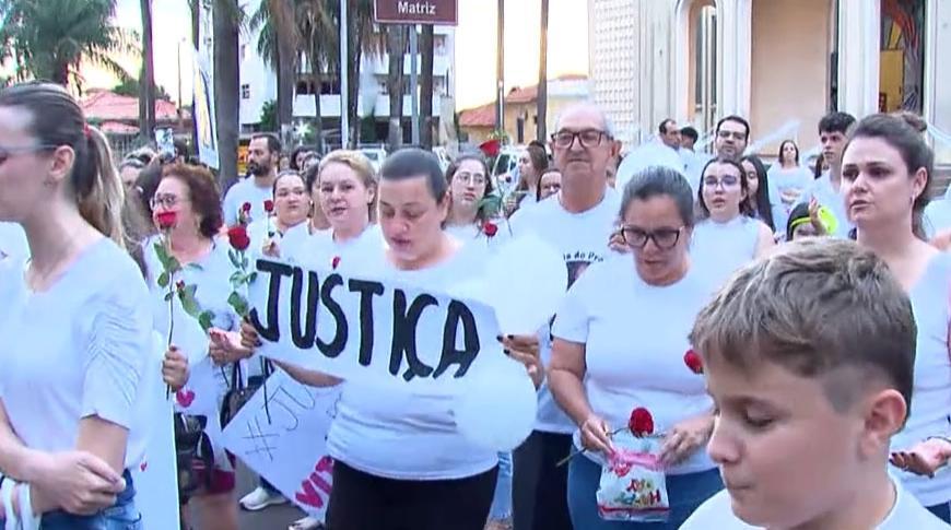 Familiares e amigos fazem manifestação em Novo Horizonte