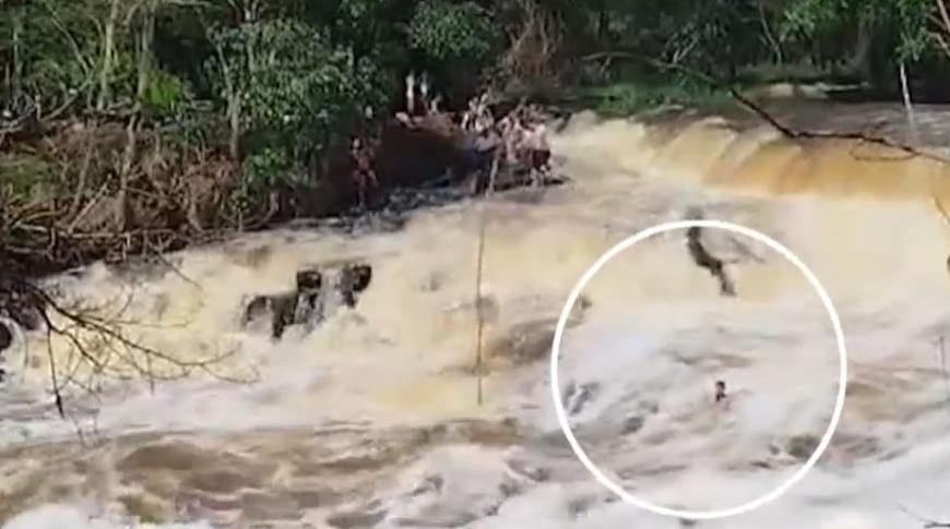 Continuam as buscas pelo jovem que desapareceu em cachoeira