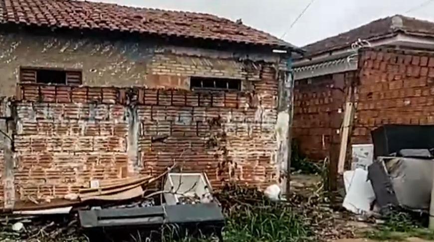 Flagrou, tá na Record, moradores reclamam de casa abandonada