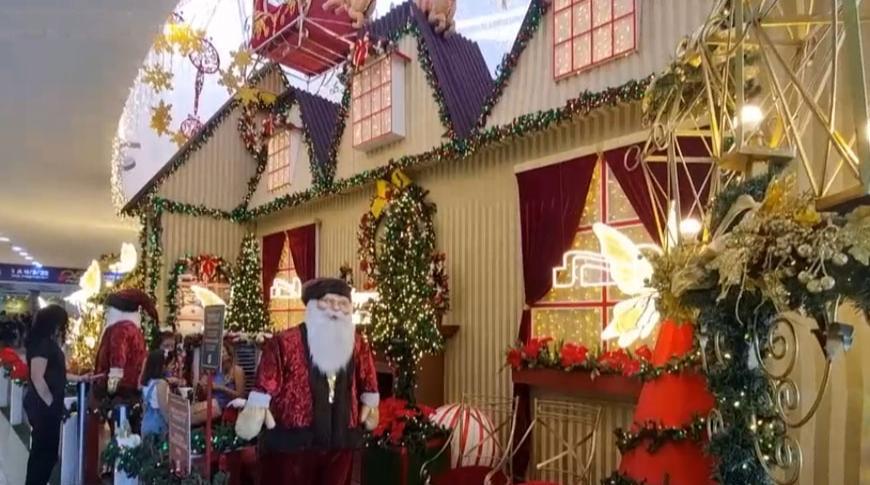 Decoração de Natal encanta famílias pelas luzes e detalhes