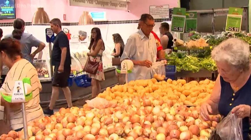 Compras para o Ano Novo no Mercado Municipal de Rio Preto