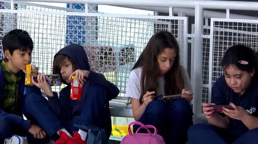 Governo Federal sanciona lei contra celulares em escolas