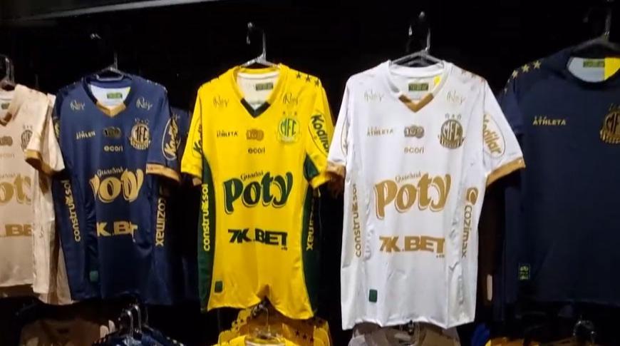 Leão apresenta uniformes oficiais para 2025