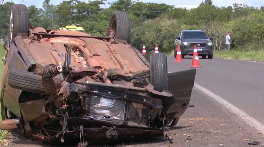 Homem morre após carro em fuga capotar em Cedral