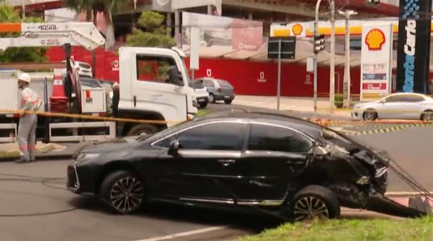 Acidente grave em avenida interdita o trânsito em Rio Preto