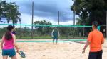 Funcionários da Record fazem "esquenta" para o Beach Tennis